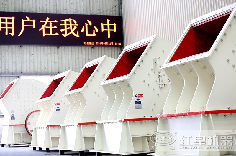 錘式破碎機(jī)車間實(shí)拍圖，多種型號(hào)可供挑選